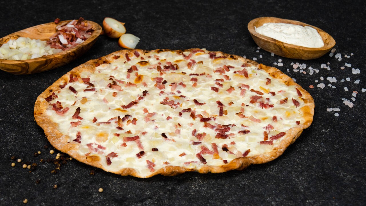 Flammkuchen Elsässer Art mit Speck & Zwiebeln